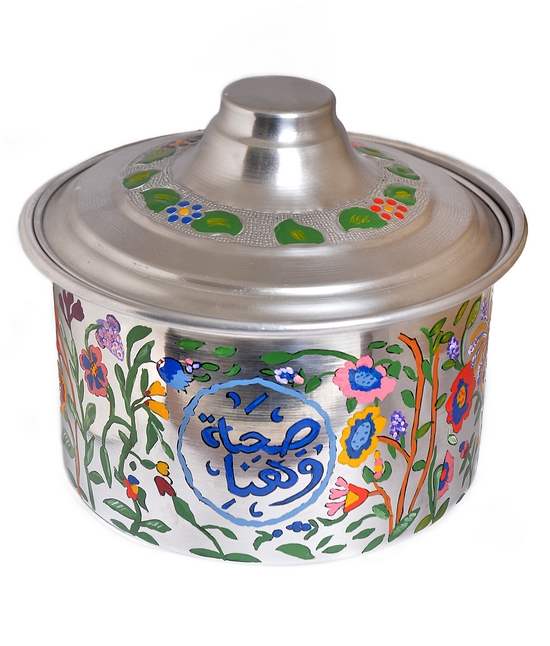 Engraved long cooking pot with drawings