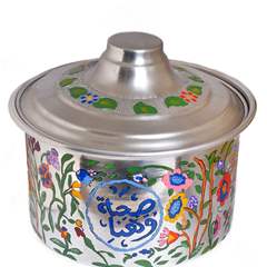 Engraved long cooking pot with drawings